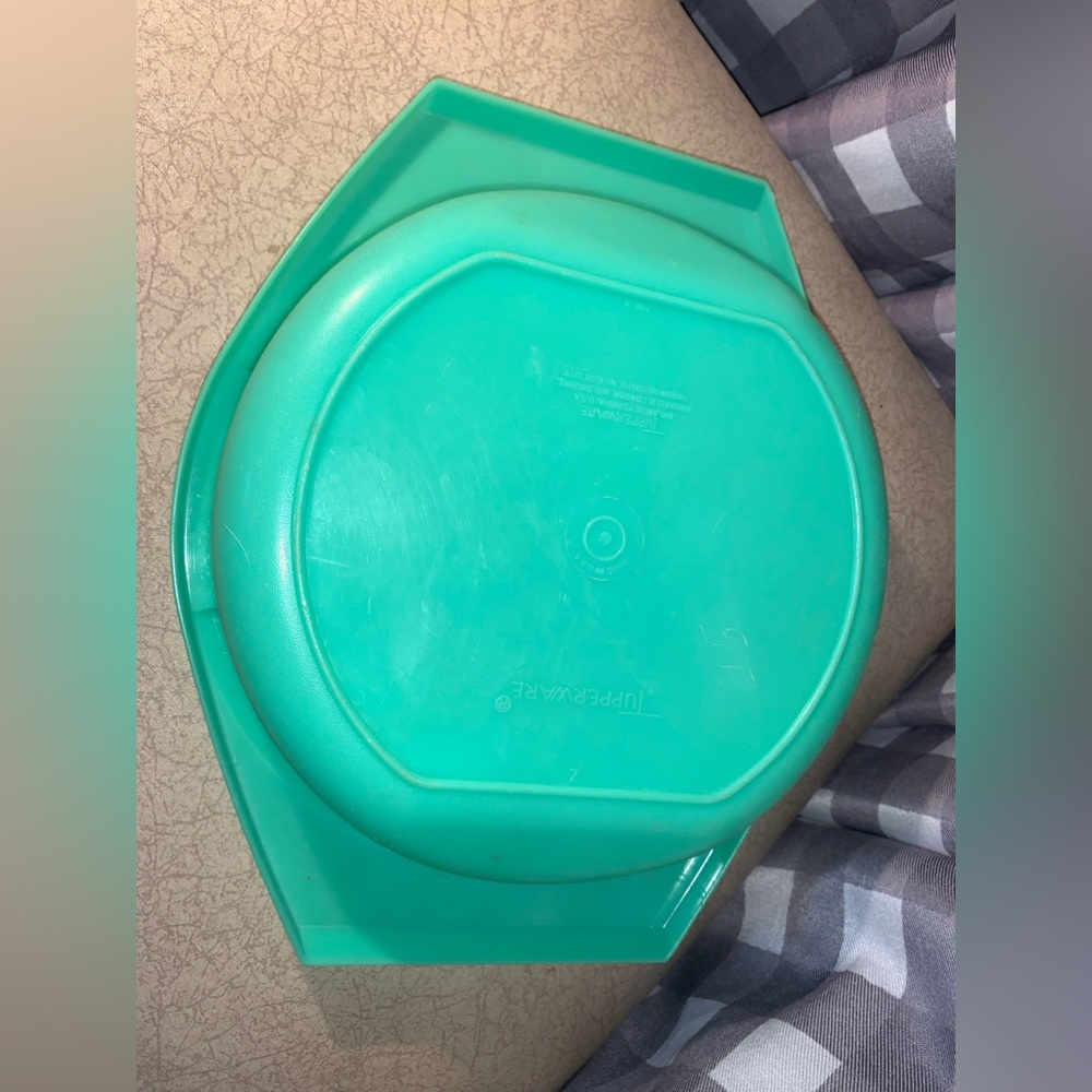 Lg Tupperware - Picture 5 of 6